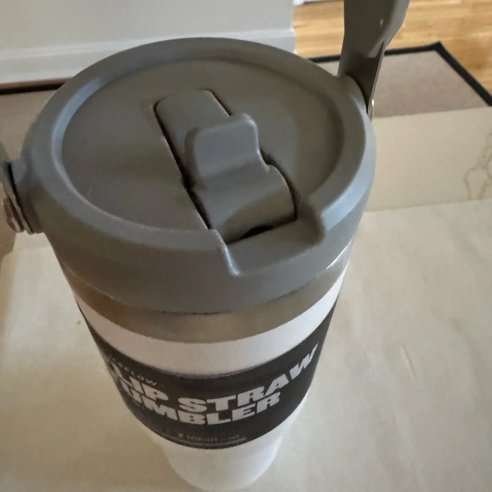 Stanley IceFlow Flip Straw Tumbler - White and Gray - Picture 6 of 6